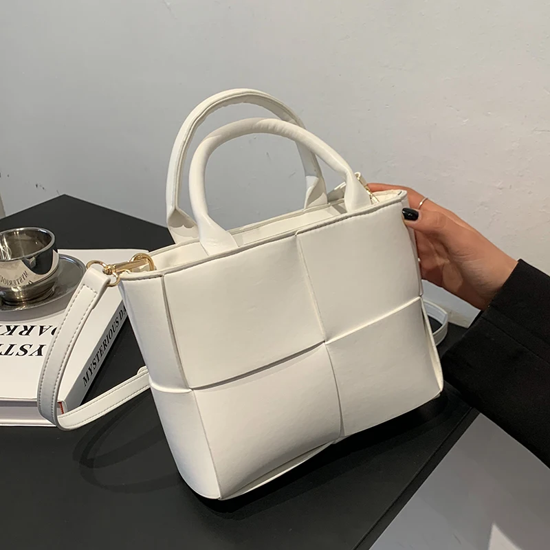 Weave Design PU Leather Small Green Tote Crossbody Bags 2021 Summer Women Luxury Lady Fashion Brand Trend Shoulder Handbags
Weave Design PU Leather Small Green Tote Crossbody Bags 2021 Summer Women Luxury Lady Fashion Brand Trend Shoulder Handbags