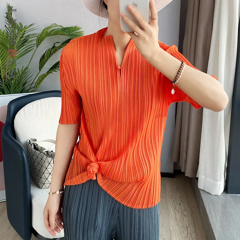 LANMREM Summer 2022 New Pleated Short Sleeve T-shirt V-neck Top Slim Elastic Casual Shirts Female Simple Top 2D3758
LANMREM Summer 2022 New Pleated Short Sleeve T-shirt V-neck Top Slim Elastic Casual Shirts Female Simple Top 2D3758