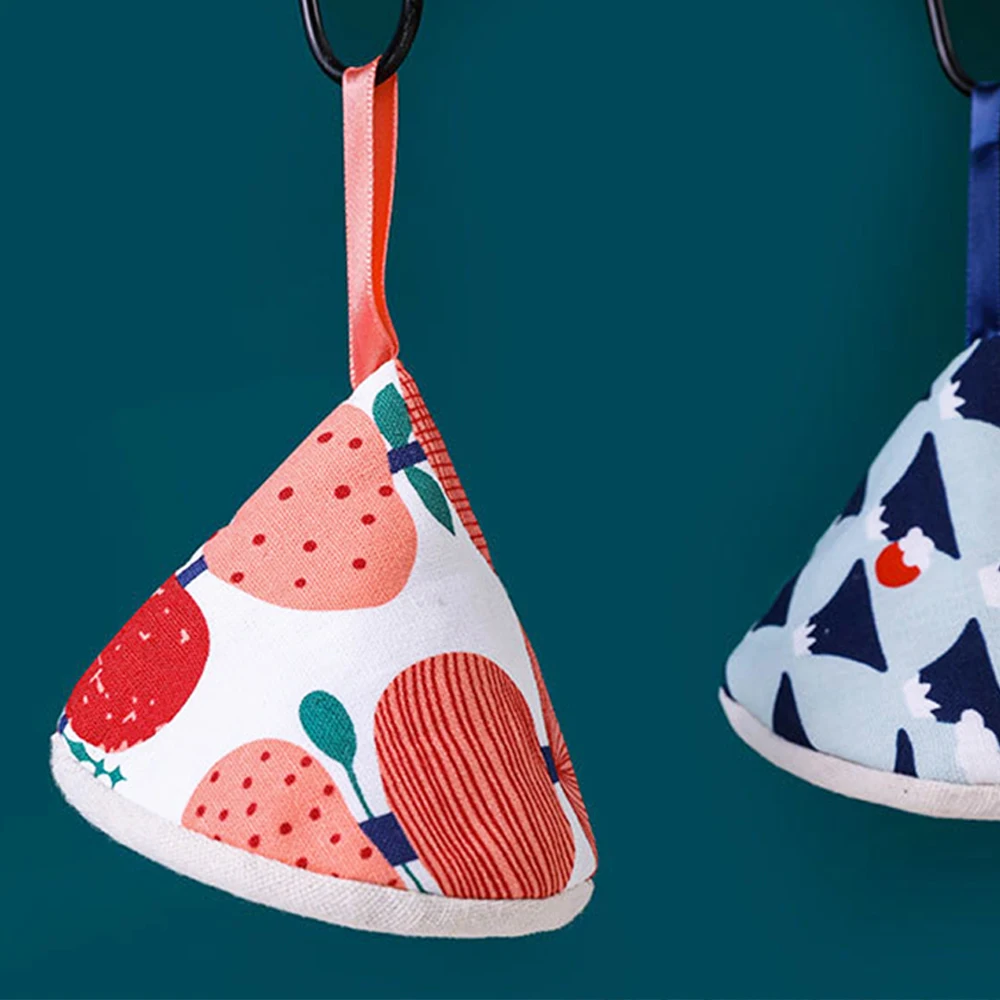 1pc Kitchen Cute Triangle Anti-Scalding Pot Lid Casserole Fabric Heat Insulation Glove Clip Can Hang Pot Ear Anti-Scalding Glove
1pc Kitchen Cute Triangle Anti-Scalding Pot Lid Casserole Fabric Heat Insulation Glove Clip Can Hang Pot Ear Anti-Scalding Glove