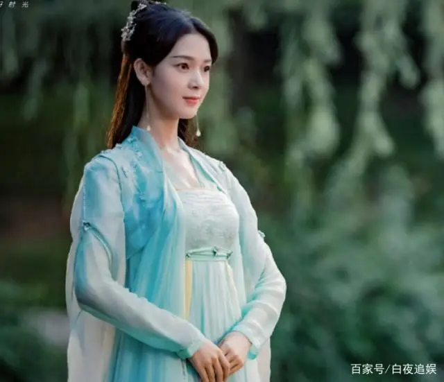 2 Designs Blue Red Female Bride Wedding Hanfu for New Drama Maiden Holmes Actress Chen Yao TV Play Stage Performance Costume
2 Designs Blue Red Female Bride Wedding Hanfu for New Drama Maiden Holmes Actress Chen Yao TV Play Stage Performance Costume