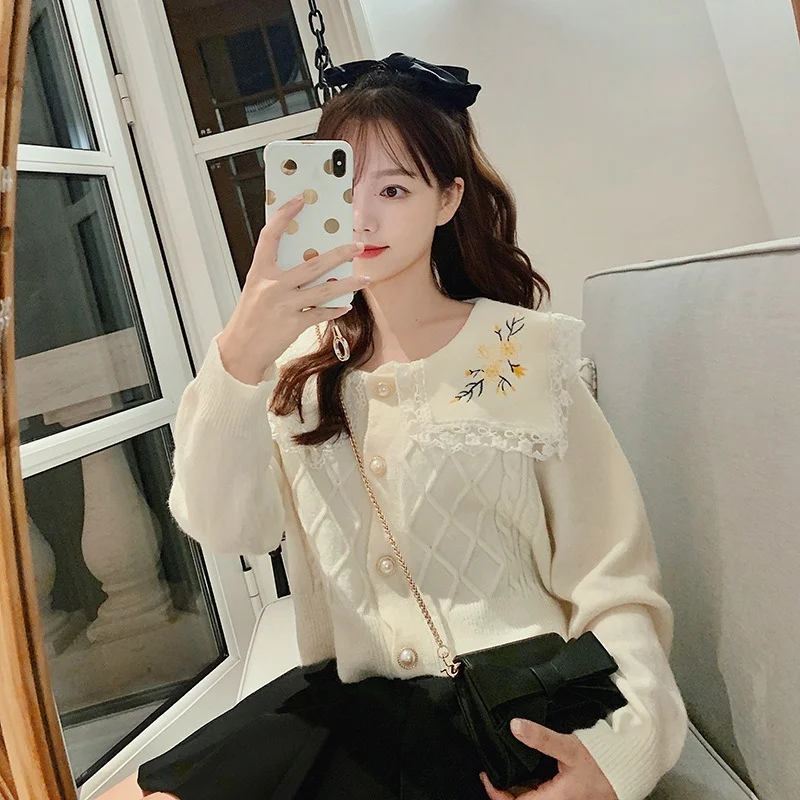 Korejepo Women Cardigan 2021 Autumn New Korean Chic Sweet Pink Sweater Embroidery Flower Doll Collar Jacket Knitted Sweater Coat
Korejepo Women Cardigan 2021 Autumn New Korean Chic Sweet Pink Sweater Embroidery Flower Doll Collar Jacket Knitted Sweater Coat