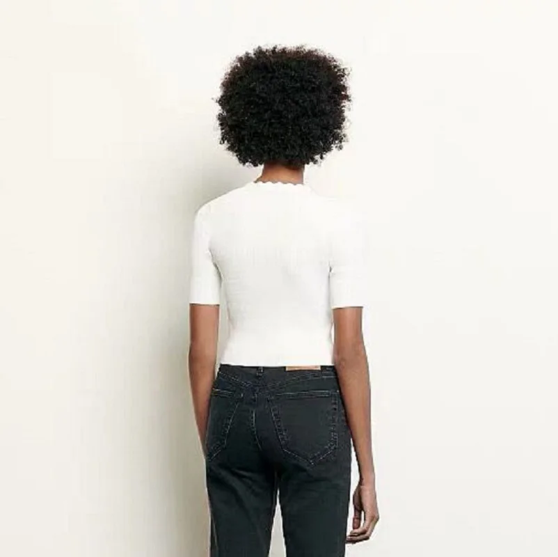 2021 spring and summer new style V-neck button slim short-sleeved sweater, black and white
2021 spring and summer new style V-neck button slim short-sleeved sweater, black and white