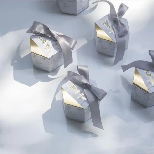 100pcs/lot Creative White Marble Paper Candy Gift Box Bags With Ribbon Wedding Favors Gifts for Guests Wedding Decoration
100pcs/lot Creative White Marble Paper Candy Gift Box Bags With Ribbon Wedding Favors Gifts for Guests Wedding Decoration