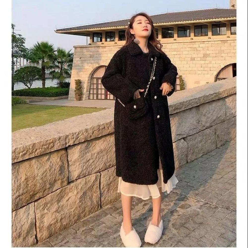 Winter Lamb Wool Warm Coat White Women Solid Turn-down Collar Long Jackets 2021 New Korean Single Breasted Pockets Loose Coats
Winter Lamb Wool Warm Coat White Women Solid Turn-down Collar Long Jackets 2021 New Korean Single Breasted Pockets Loose Coats