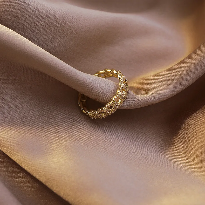 Gold Copper Zircon Chain Rings For Women Retro Charms Chain Simple Open Finger Adjustable Rings Personality Jewelry
Gold Copper Zircon Chain Rings For Women Retro Charms Chain Simple Open Finger Adjustable Rings Personality Jewelry