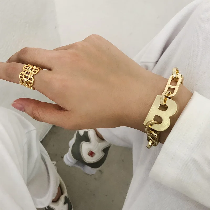 Ladies Bracelet Golden Letter B Metal Thick Chain Bracelet Fashion Cool Clothing Accessories Girls Jewelry
Ladies Bracelet Golden Letter B Metal Thick Chain Bracelet Fashion Cool Clothing Accessories Girls Jewelry