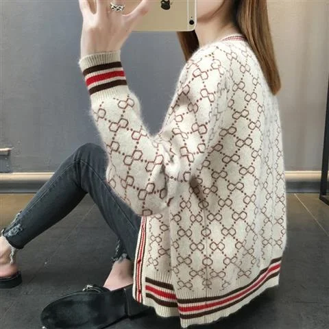 Women's Button Sweater Fall Retro V-neck Contrast Color Knitted Short Jacket Lady Fashionable Cute Loose All-match Sweater Tops
Women's Button Sweater Fall Retro V-neck Contrast Color Knitted Short Jacket Lady Fashionable Cute Loose All-match Sweater Tops