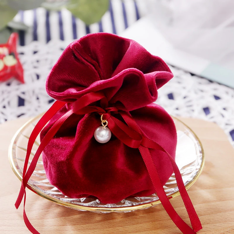 25Pcs/Lot Velvet Candy Box New Arrival Lace Wedding Favors And Gift Bag With Pearls Decorative Handbag Dugar Party Supplies
25Pcs/Lot Velvet Candy Box New Arrival Lace Wedding Favors And Gift Bag With Pearls Decorative Handbag Dugar Party Supplies