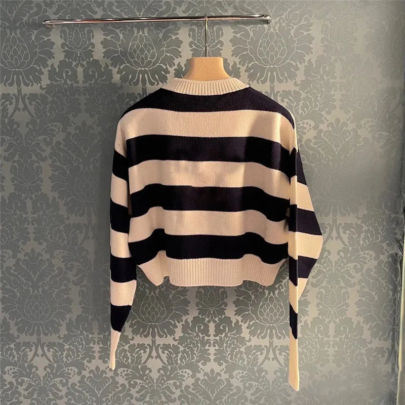 korean style Women Striped Pullover Cropped Sweater 2021 Runway Designer Round neck Short Knitted Top Sweaters jersey mujer
korean style Women Striped Pullover Cropped Sweater 2021 Runway Designer Round neck Short Knitted Top Sweaters jersey mujer