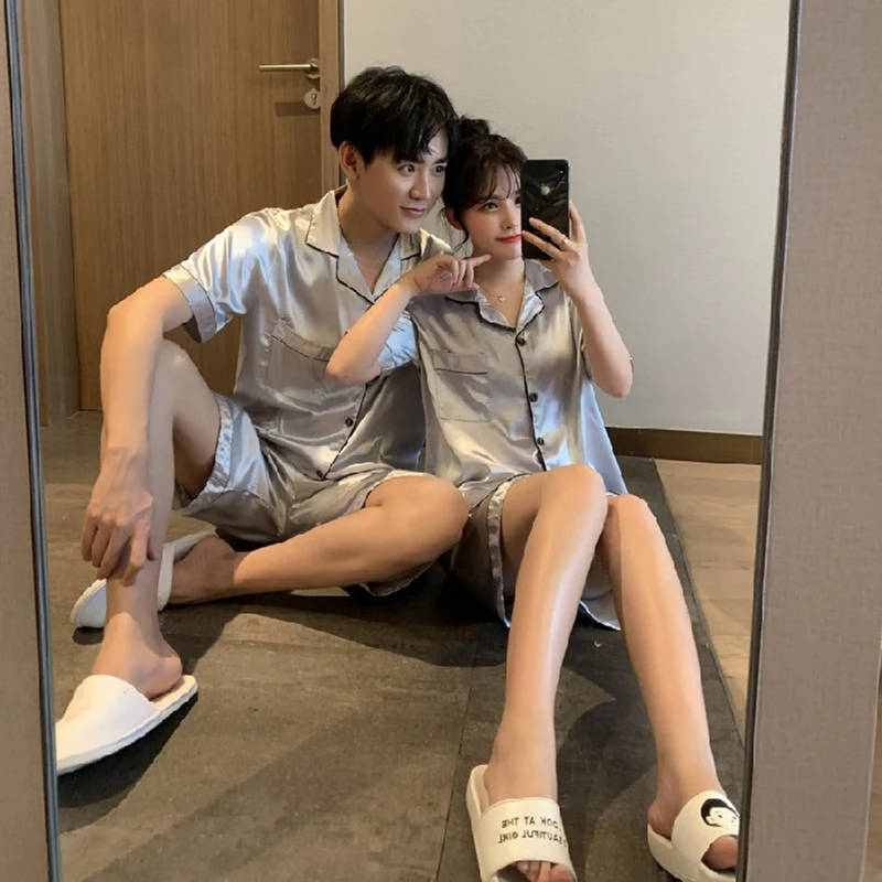 Imitated silk couple pajamas men and women summer short-sleeved shorts pure color ice silk loose simulation silk home service
Imitated silk couple pajamas men and women summer short-sleeved shorts pure color ice silk loose simulation silk home service