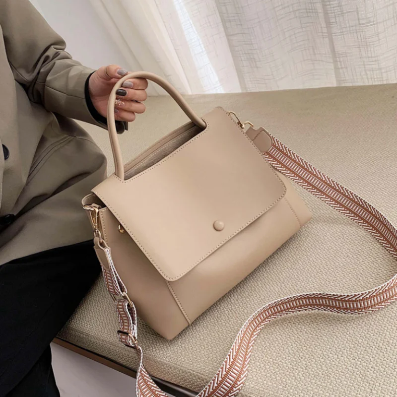 Versitile Fashion 2021 New Style Leather Textured Simple Retro Women's Crossbody Bag Khaki Brown
Versitile Fashion 2021 New Style Leather Textured Simple Retro Women's Crossbody Bag Khaki Brown