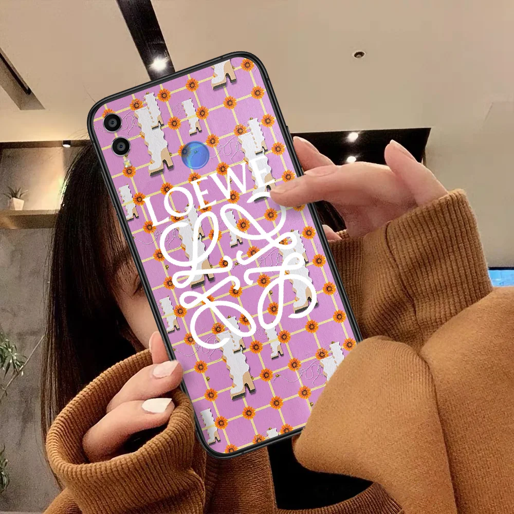 Spanish Luxury Brand Loewee Phone Case For Huawei Honor 6A 7A 7C 8 8A 8X 9 9X 10 10i 20 Lite Pro Play black Waterproof Fashion
Spanish Luxury Brand Loewee Phone Case For Huawei Honor 6A 7A 7C 8 8A 8X 9 9X 10 10i 20 Lite Pro Play black Waterproof Fashion