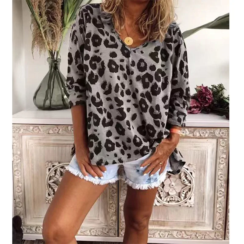 Fashion Women Sexy V-Neck T-Shirt Casual Pullover Leopard Print Long Sleeves Loose Tee Shirt Women Plus Size Tops Tees Autumn
Fashion Women Sexy V-Neck T-Shirt Casual Pullover Leopard Print Long Sleeves Loose Tee Shirt Women Plus Size Tops Tees Autumn