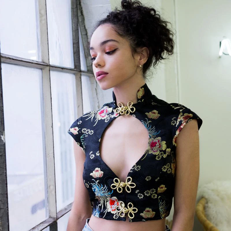 Sexy floral Embroidery Short t shirt Chinese Style satin Summer Crop tops streetwear Party Beach tops cute shirt women harajuku
Sexy floral Embroidery Short t shirt Chinese Style satin Summer Crop tops streetwear Party Beach tops cute shirt women harajuku