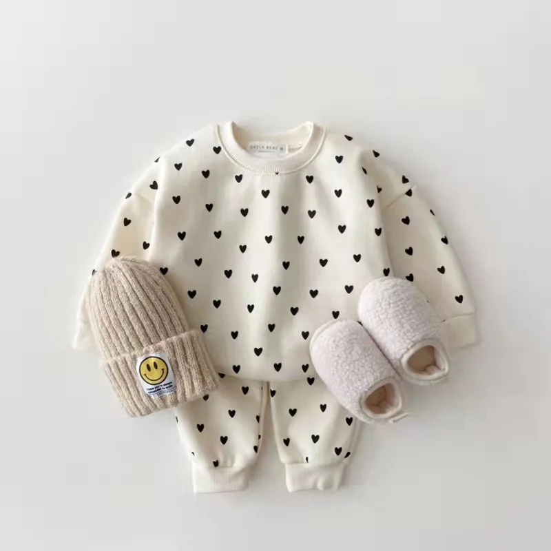 New 2pcs Set 2022 Fashion Toddler Cute Love Heart Long Sleeve Sweatshirt Sets Kids Autumn Casual Pants Children Girls Boys Suit
New 2pcs Set 2022 Fashion Toddler Cute Love Heart Long Sleeve Sweatshirt Sets Kids Autumn Casual Pants Children Girls Boys Suit