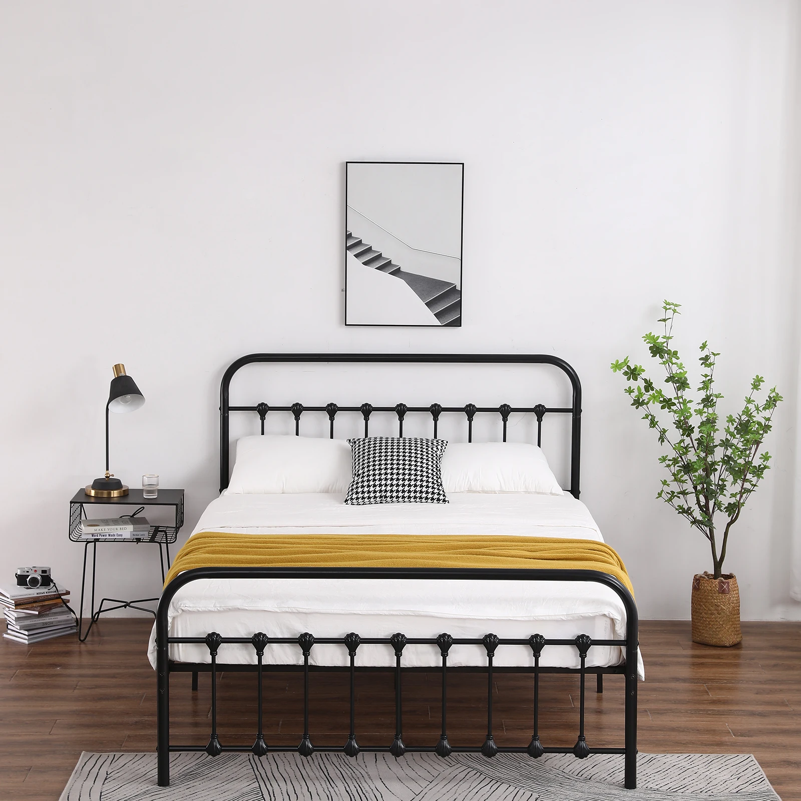 

Queen/Full/Twin 3 Sizes Iron Bed Single-Layer Curved Frame Bed Head&Foot Tube with Shell Decoration Black [US-Stock]