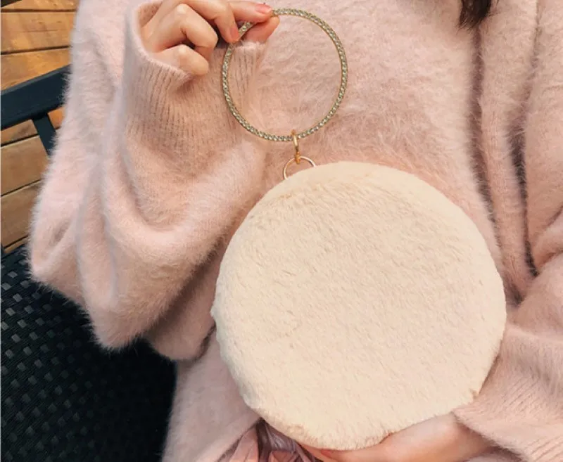 Furry Evening Bag Female Clutch Bag Bridesmaid Bride Bag Banquet Bag Women Winter a5571
Furry Evening Bag Female Clutch Bag Bridesmaid Bride Bag Banquet Bag Women Winter a5571