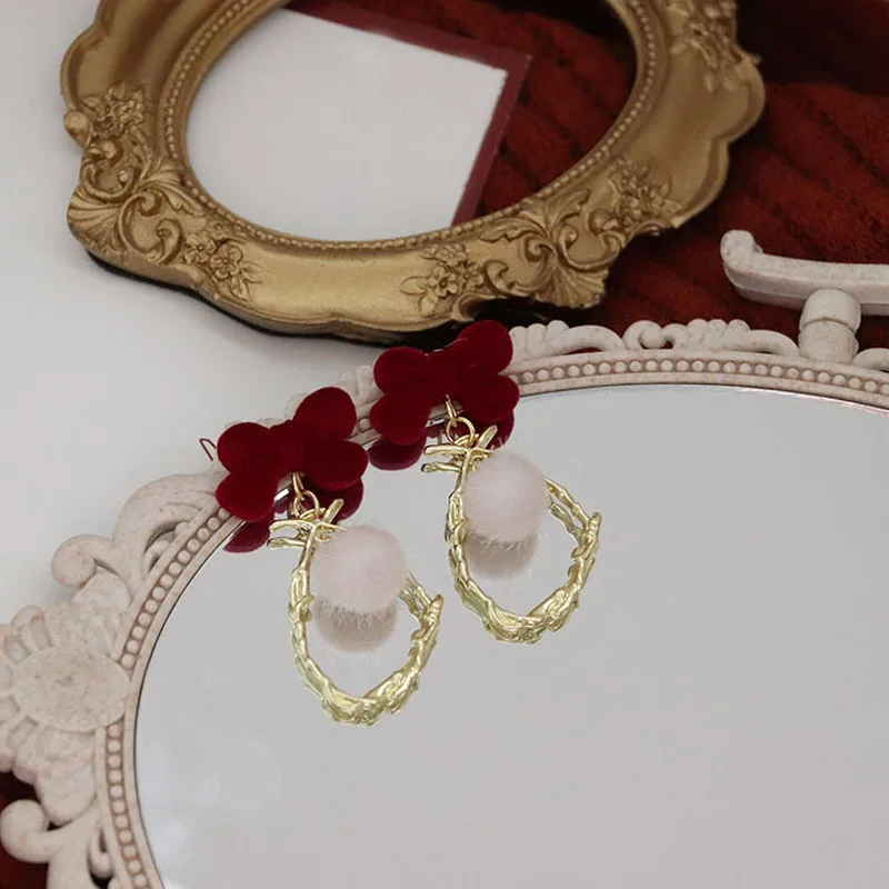 Fashion Velvet Bow Drop Earrings For Women Temperament White Hairball Red Gold Earring Girls Party Christmas Jewelry Gifts
Fashion Velvet Bow Drop Earrings For Women Temperament White Hairball Red Gold Earring Girls Party Christmas Jewelry Gifts