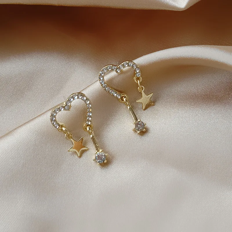 925 Silver Needle Love Heart Flashing Diamond Star Stud Earrings 2021 New Trendy Simple Frosty Earrings Female Cute Earrings
925 Silver Needle Love Heart Flashing Diamond Star Stud Earrings 2021 New Trendy Simple Frosty Earrings Female Cute Earrings