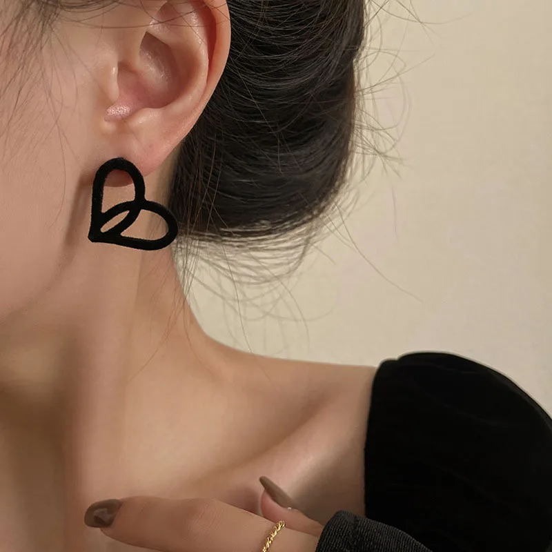 2022 New Fashion Hot Red Long Hanging Big Heart Earrings for Women Punk Flocking Drop Earring Pendientes Mujer Moda Temperament
2022 New Fashion Hot Red Long Hanging Big Heart Earrings for Women Punk Flocking Drop Earring Pendientes Mujer Moda Temperament