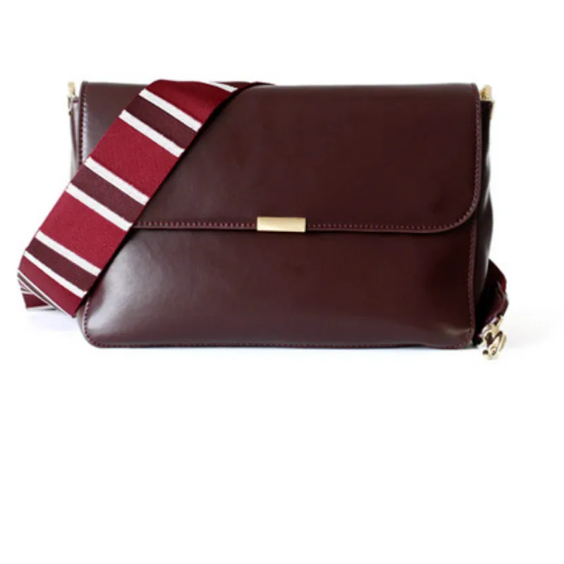 Coated Cowhide Leather Women Wide Shoulder Strap Messenger Bag Personality Handbag 2021 New Solid Color Envelope Crossbody Bag
Coated Cowhide Leather Women Wide Shoulder Strap Messenger Bag Personality Handbag 2021 New Solid Color Envelope Crossbody Bag