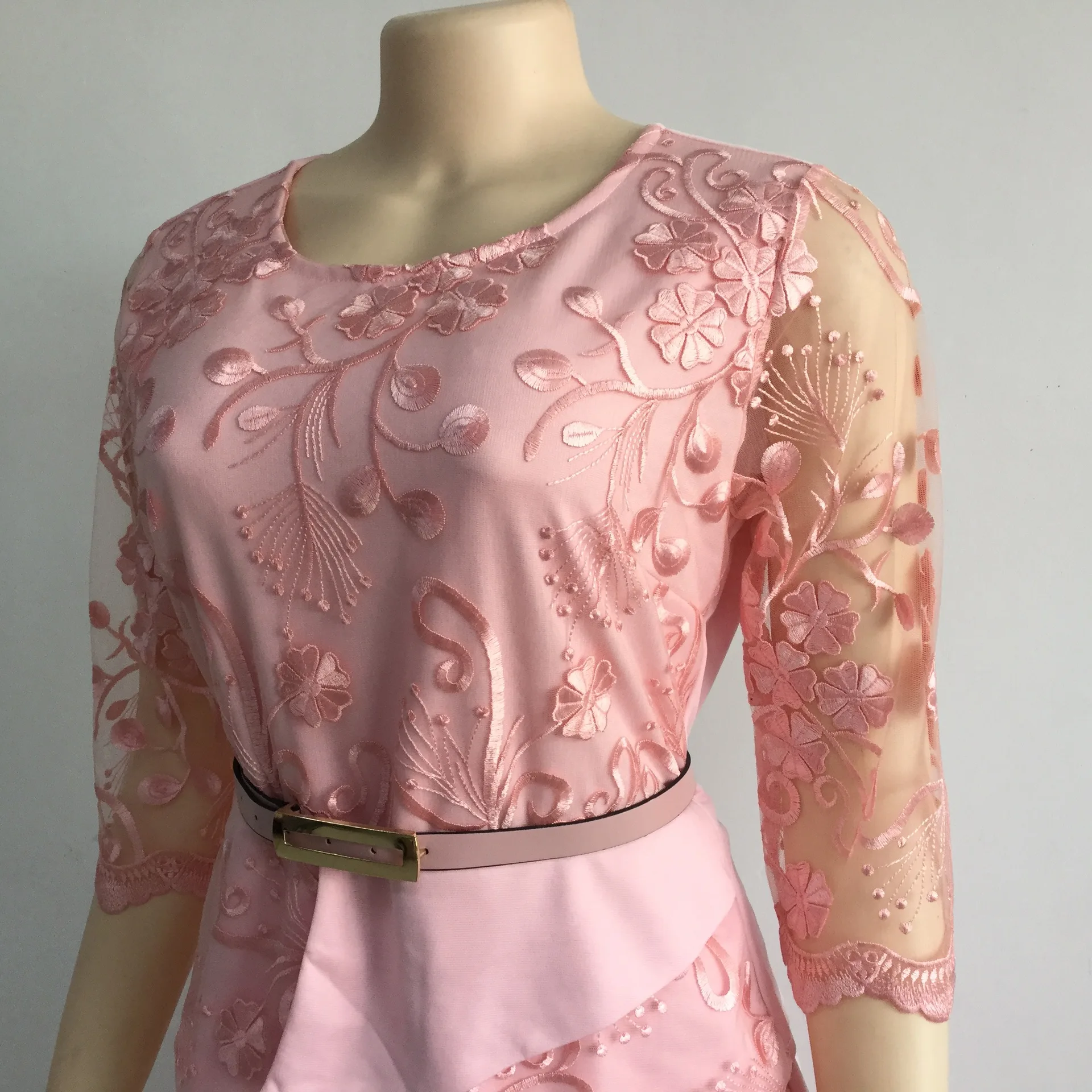 Solid Color Lace Mesh See-Through Patchwork Round Neck Waistband Maxi Dresses for Women Winter Fashion Casual Slim Vestido
Solid Color Lace Mesh See-Through Patchwork Round Neck Waistband Maxi Dresses for Women Winter Fashion Casual Slim Vestido