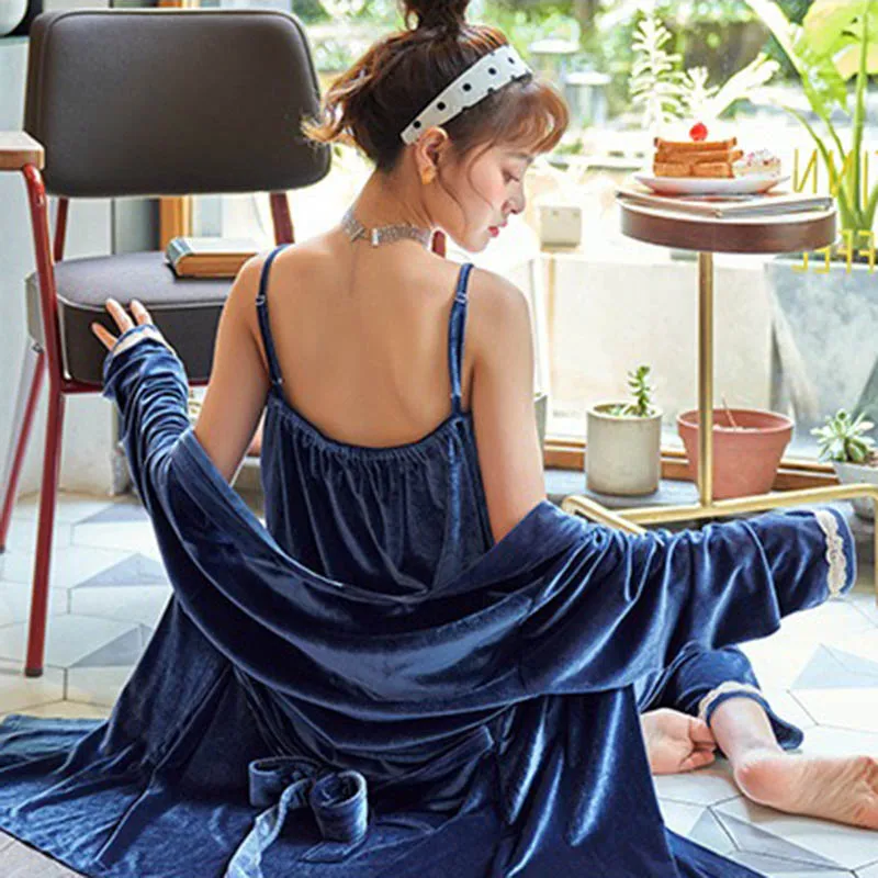 Hot Selling Autumn And Winter New Ladies Pajamas Set 3Pcs Comfort Loose Nightgown Elegant Velvet Sexy Lace Sling+Pants Homewear
Hot Selling Autumn And Winter New Ladies Pajamas Set 3Pcs Comfort Loose Nightgown Elegant Velvet Sexy Lace Sling+Pants Homewear