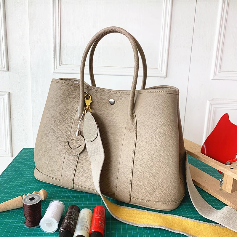 2022 новая дизайнерская женская сумка для вечевечерние НКИ в саду, брендовые сумки на плечо из натуральной кожи, женские тканые сумки с широки...
2022 новая дизайнерская женская сумка для вечевечерние НКИ в саду, брендовые сумки на плечо из натуральной кожи, женские тканые сумки с широки...