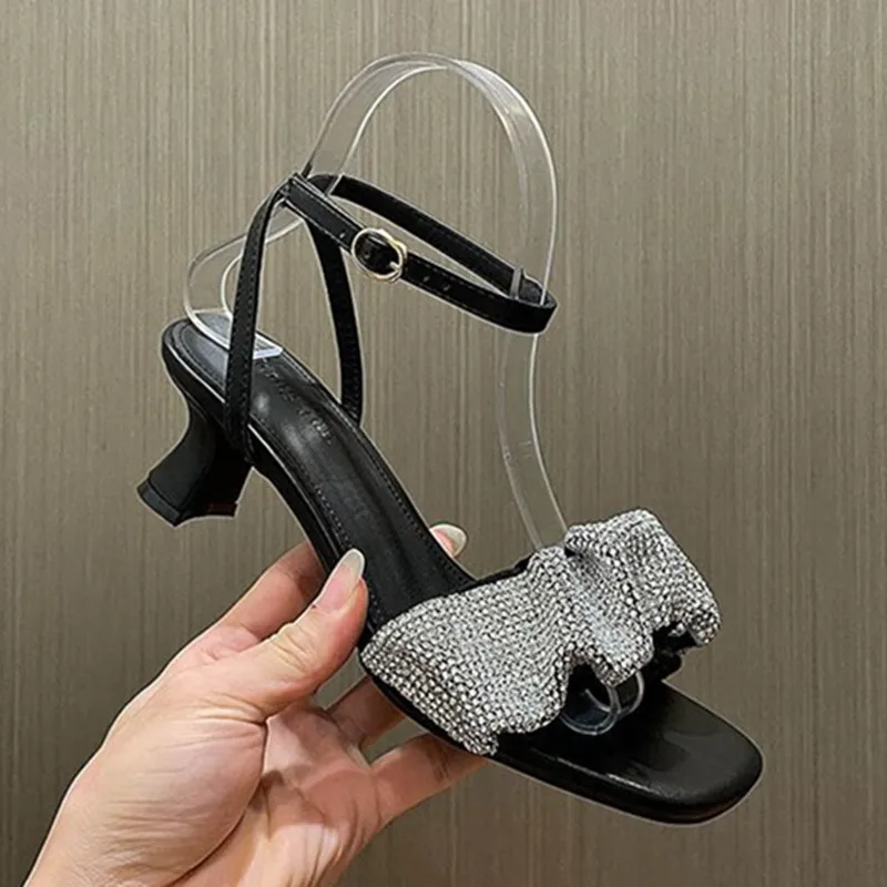2021 Sexy Women Sandals Summer New Womans Pumps Mid Heel Sweet Female Club Party High Heels Blingbling Womens Dress Heels Shoes
2021 Sexy Women Sandals Summer New Womans Pumps Mid Heel Sweet Female Club Party High Heels Blingbling Womens Dress Heels Shoes