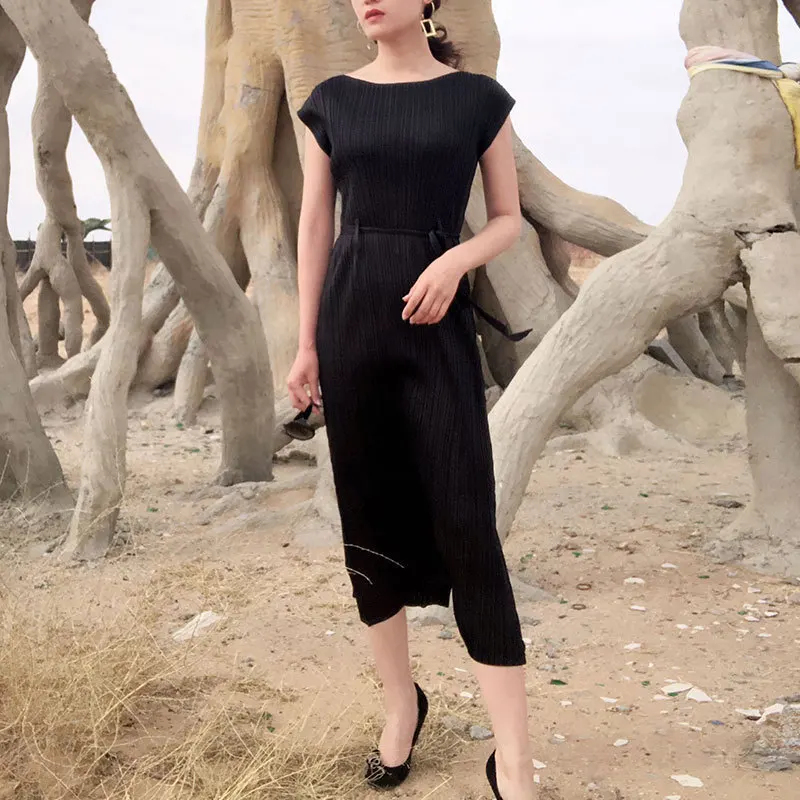 LANMREM 2021 New Spring And Summer Fashion Pleated Vintage Clothes Round Neck Sleeveless Pleated Pullover Loose Dress WK67801
LANMREM 2021 New Spring And Summer Fashion Pleated Vintage Clothes Round Neck Sleeveless Pleated Pullover Loose Dress WK67801