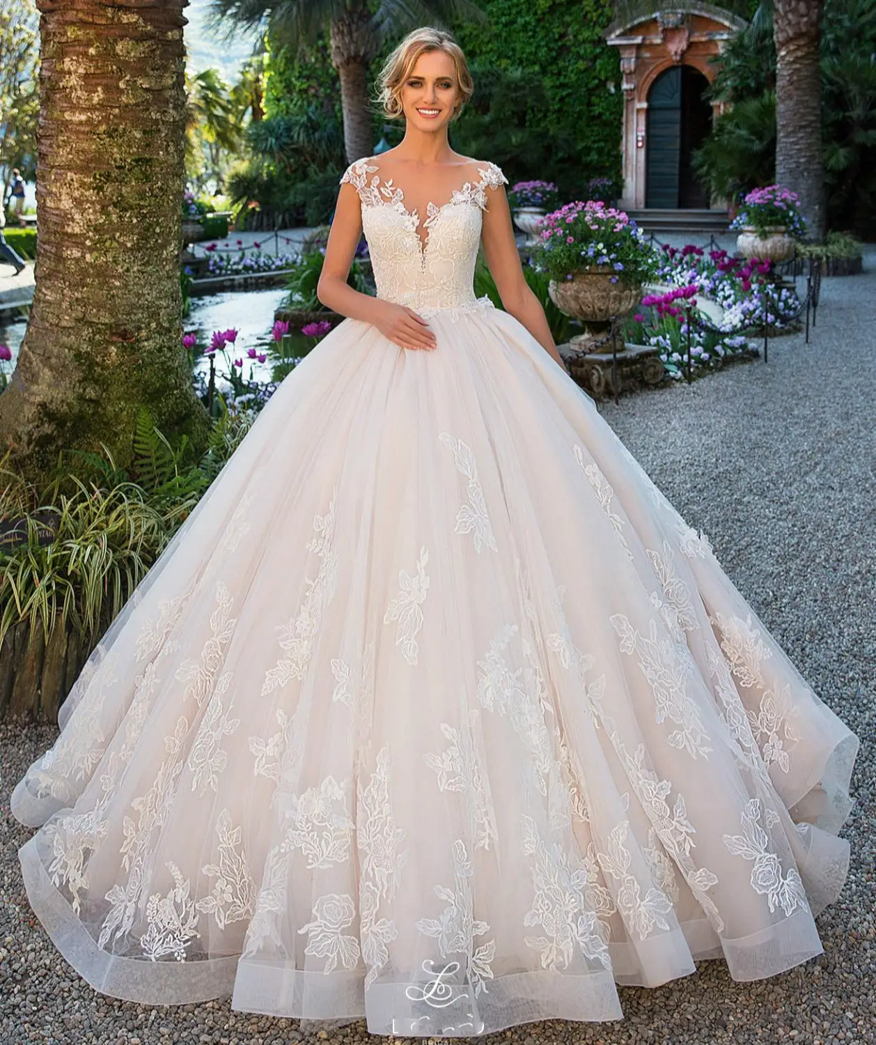 Elegant New Long Wedding Dress 2020 O-Neck Cap Sleeve Chapel Train Ball Gown Lace Tulle Bride Gowns Robe de mariee gelinlik
Elegant New Long Wedding Dress 2020 O-Neck Cap Sleeve Chapel Train Ball Gown Lace Tulle Bride Gowns Robe de mariee gelinlik