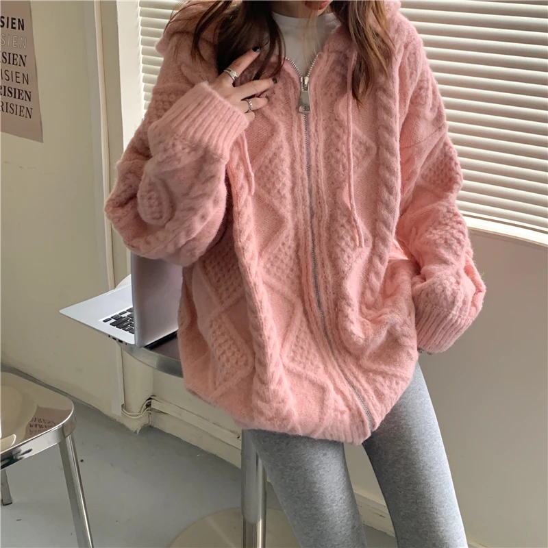 2020 New Style Retro Plus Size Ladies Jacket Thick Warm Hooded Fashion Twist Zipper Women Sweater Jacket
2020 New Style Retro Plus Size Ladies Jacket Thick Warm Hooded Fashion Twist Zipper Women Sweater Jacket