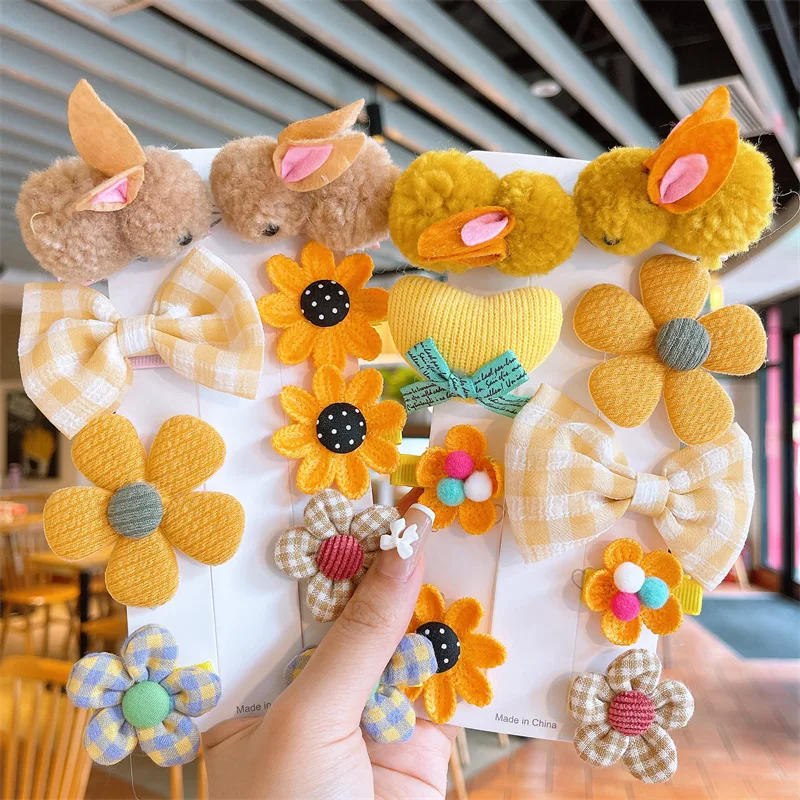 Korean Version of Pink Card Paper Suit Children's Hairpin Baby Hair Accessories Bangs Clip Girls Hairpin Headdress Clip
Korean Version of Pink Card Paper Suit Children's Hairpin Baby Hair Accessories Bangs Clip Girls Hairpin Headdress Clip