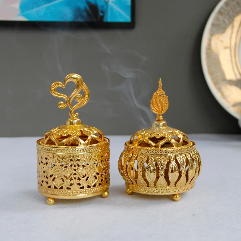 Hand-held Aroma Diffuser Lace Golden Hollow Incense Burner Aromatherapy Stove Holder Metal Incense Container Home Decor
Hand-held Aroma Diffuser Lace Golden Hollow Incense Burner Aromatherapy Stove Holder Metal Incense Container Home Decor