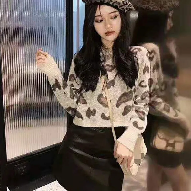 Women Autumn Winter Cartoon Print Slim Long-Sleeved Round Collar Slim Bottom Jacquard Sweater
Women Autumn Winter Cartoon Print Slim Long-Sleeved Round Collar Slim Bottom Jacquard Sweater