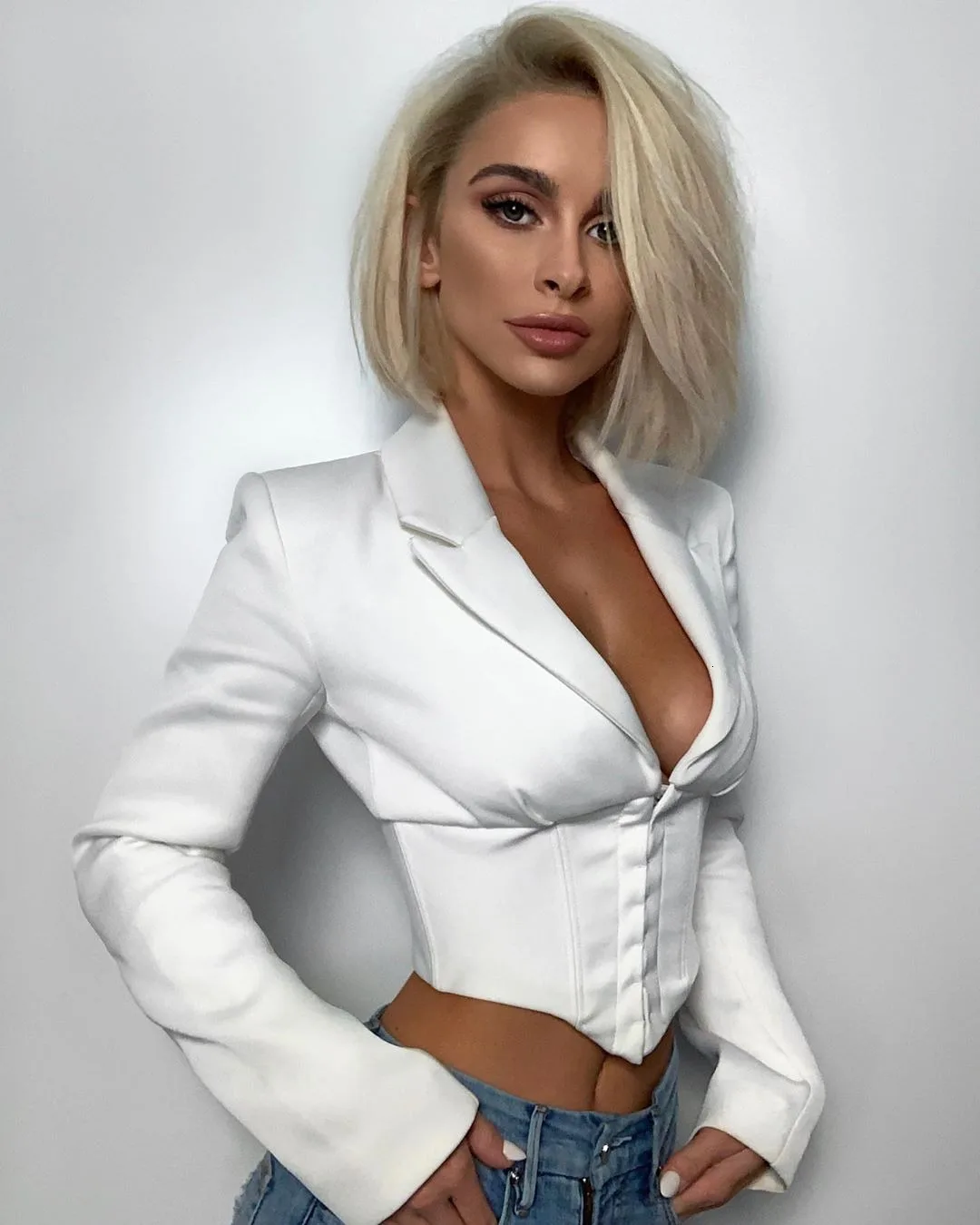 2019 высокое качество, Модная белая облегающая куртка с длинными рукавами и v-образным вырезом, тонкая модная куртка
2019 высокое качество, Модная белая облегающая куртка с длинными рукавами и v-образным вырезом, тонкая модная куртка