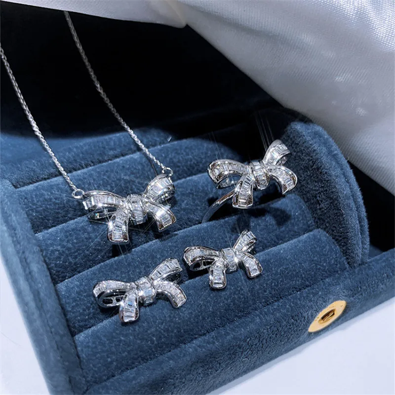 Женский кулон из серебра 925 пробы, с бриллиантами
Женский кулон из серебра 925 пробы, с бриллиантами