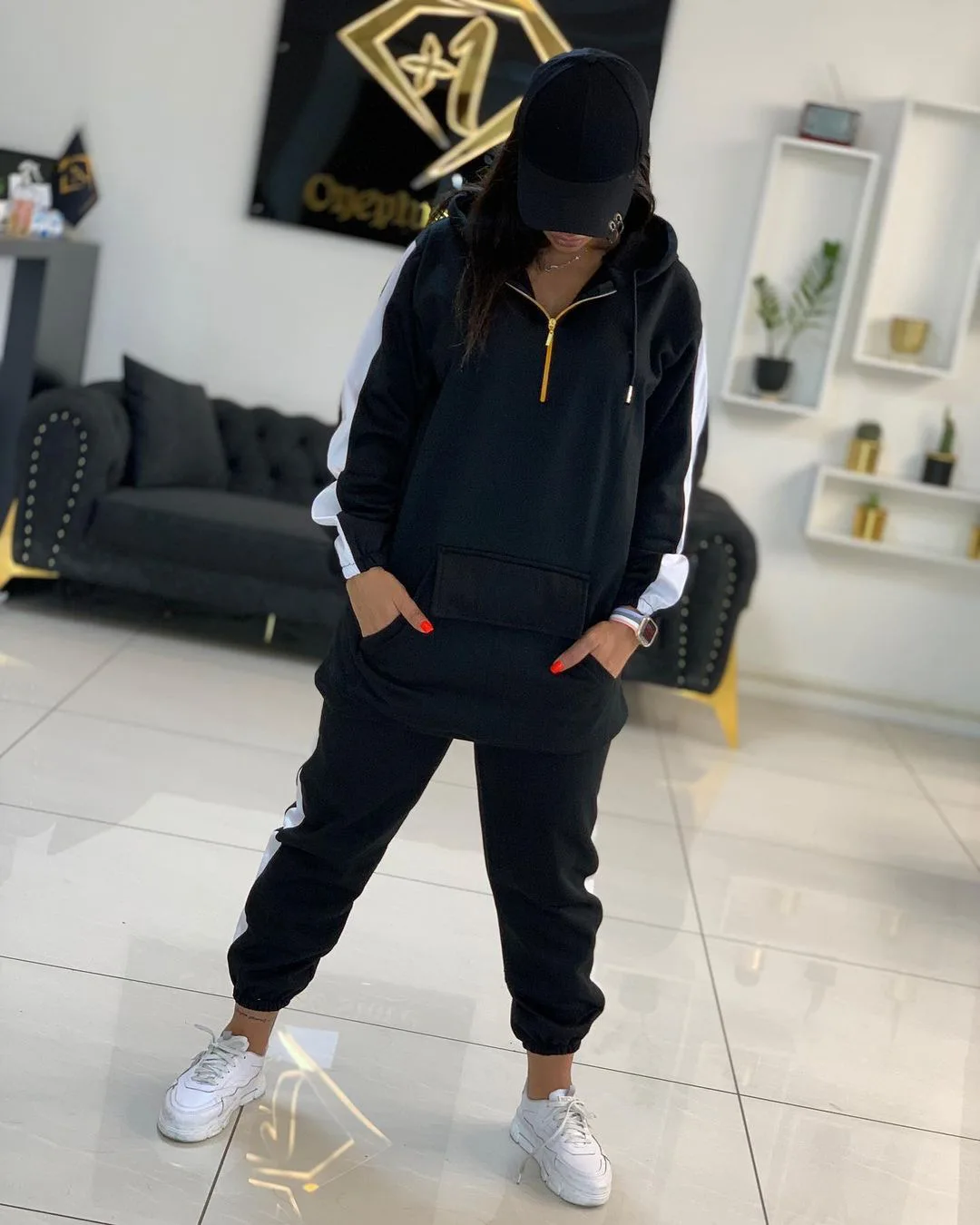 Coffeehot Two Piece Sets Women Hoodies Long Sleeve Tracksuits Casual Hooded Zipper design Solid Hooded oversized Sweatsuit Set
Coffeehot Two Piece Sets Women Hoodies Long Sleeve Tracksuits Casual Hooded Zipper design Solid Hooded oversized Sweatsuit Set
