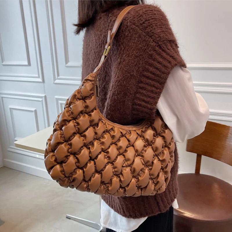 Bolsa feminina Women's handbag fashion simple shoulder bag new hand bag trendy underarm bag shoulder underarm tote bag
Bolsa feminina Women's handbag fashion simple shoulder bag new hand bag trendy underarm bag shoulder underarm tote bag