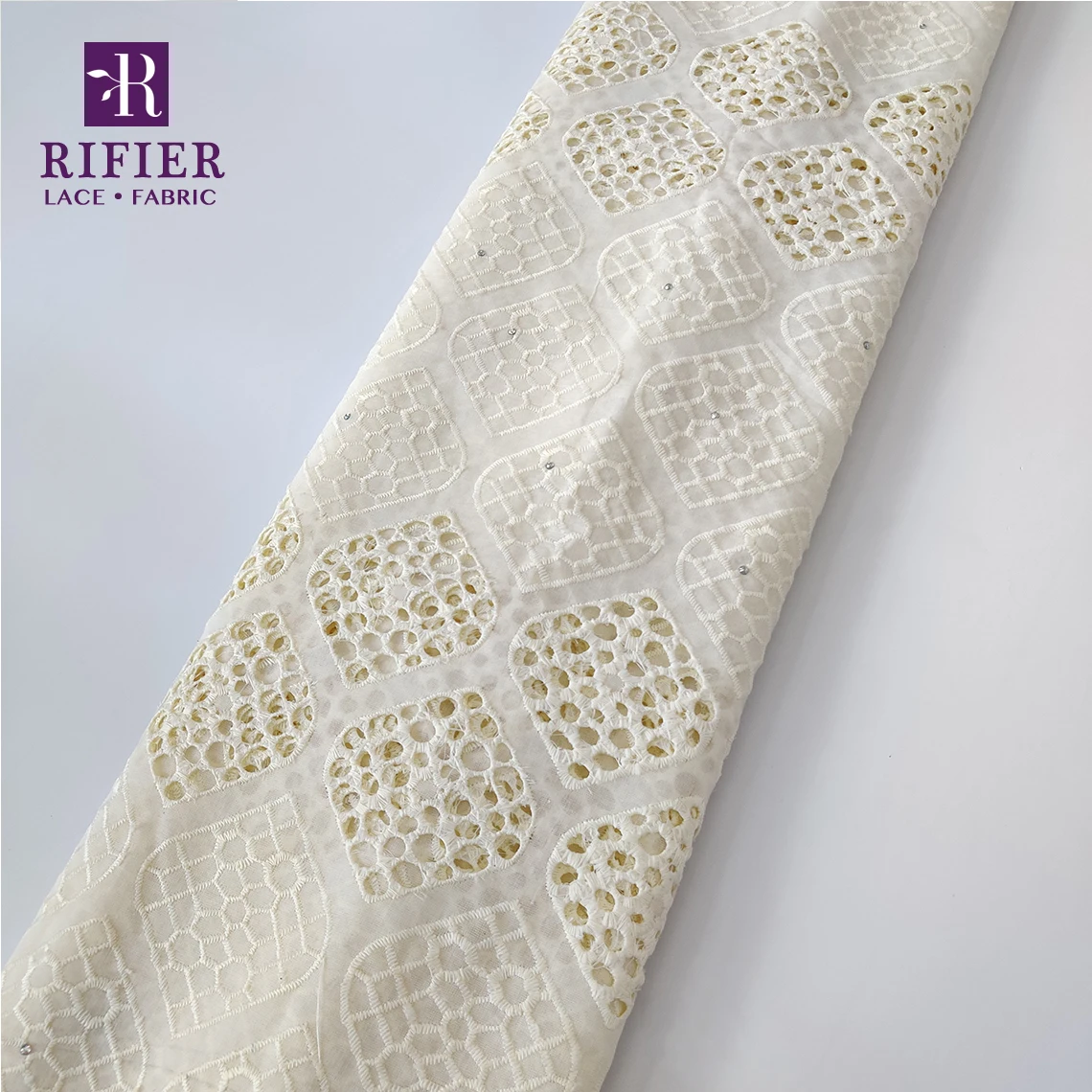 African Fabric Embroidery 100% Cotton Swiss Voile In Switzerland With Bazin Riche Getzner Germany Women Dress Dry Lace Fabrics
African Fabric Embroidery 100% Cotton Swiss Voile In Switzerland With Bazin Riche Getzner Germany Women Dress Dry Lace Fabrics
