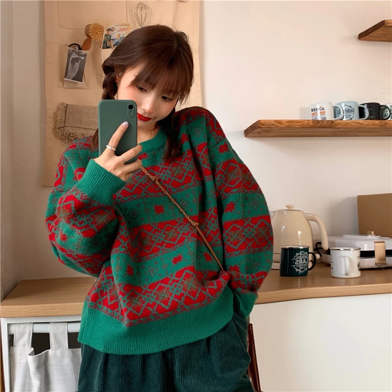 Winter Women Christmas Series Vintage Jacquard Sweater + Corduroy Shorts Green Red Contrast Color Pullover Short Two Piece Set
Winter Women Christmas Series Vintage Jacquard Sweater + Corduroy Shorts Green Red Contrast Color Pullover Short Two Piece Set