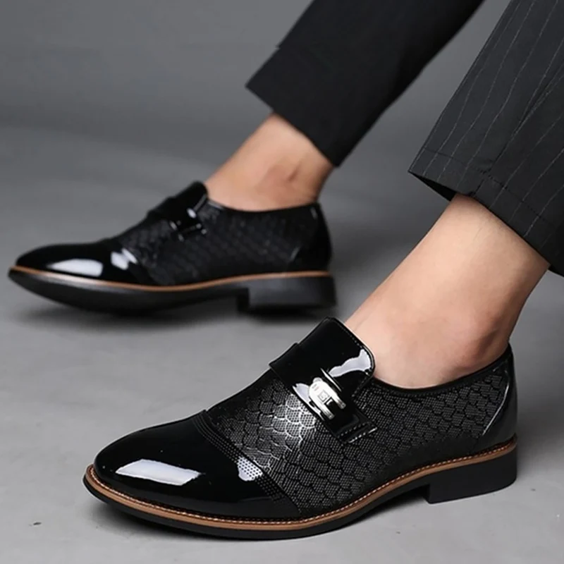 Men's shoes Leather Embossing Classic Fashion Luxury men shoes Wear-resistant Non slip Mans footwear Anti-slip Black shoes
Men's shoes Leather Embossing Classic Fashion Luxury men shoes Wear-resistant Non slip Mans footwear Anti-slip Black shoes