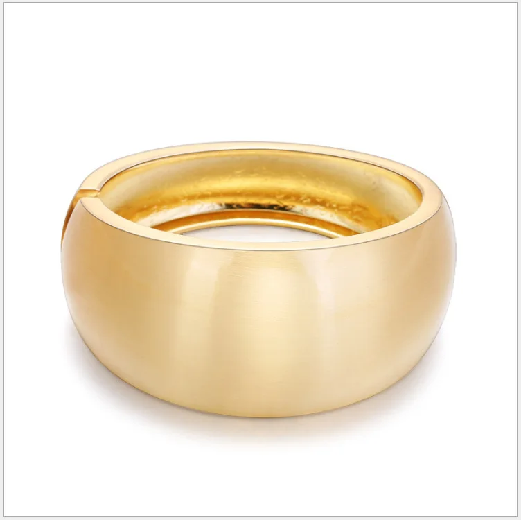 2021 Popular Hot Selling Bracelet Exaggerated Wide-sided Drum-shaped Frosted Simple Gold-plated Thick Alloy Jewelry Wholesale
2021 Popular Hot Selling Bracelet Exaggerated Wide-sided Drum-shaped Frosted Simple Gold-plated Thick Alloy Jewelry Wholesale
