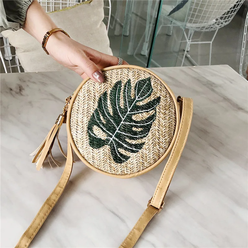 Woven Rattan Bag Round Messenger Bag Pineapple Leaves Embroidery Circle Small Beach Straw Bag Crossbody Handbags for Women
Woven Rattan Bag Round Messenger Bag Pineapple Leaves Embroidery Circle Small Beach Straw Bag Crossbody Handbags for Women