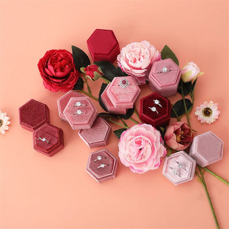 Velvet Hexagon Double Ring Display Stand Couples Ring Storage Holde With Detachable Lid For Proposal Engagement Wedding Ceremony
Velvet Hexagon Double Ring Display Stand Couples Ring Storage Holde With Detachable Lid For Proposal Engagement Wedding Ceremony