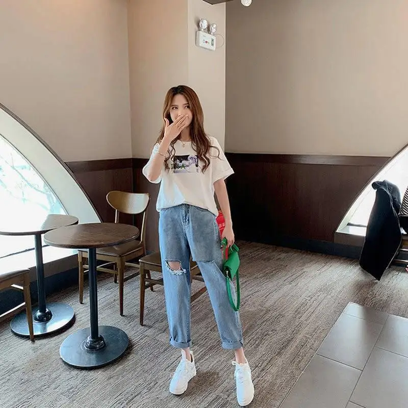 Nine point hole jeans female summer father Harlan beggar straight pants Korean version high waist loose thin student
Nine point hole jeans female summer father Harlan beggar straight pants Korean version high waist loose thin student
