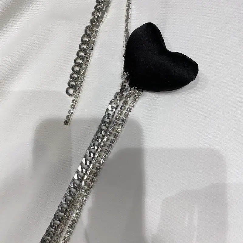 2021 Summer New Heart Shape Rhinestone Chain Women Tops Round Neck Mid-Length Short Sleeve T-shirt Fashion Simple Pullover Tees 
2021 Summer New Heart Shape Rhinestone Chain Women Tops Round Neck Mid-Length Short Sleeve T-shirt Fashion Simple Pullover Tees