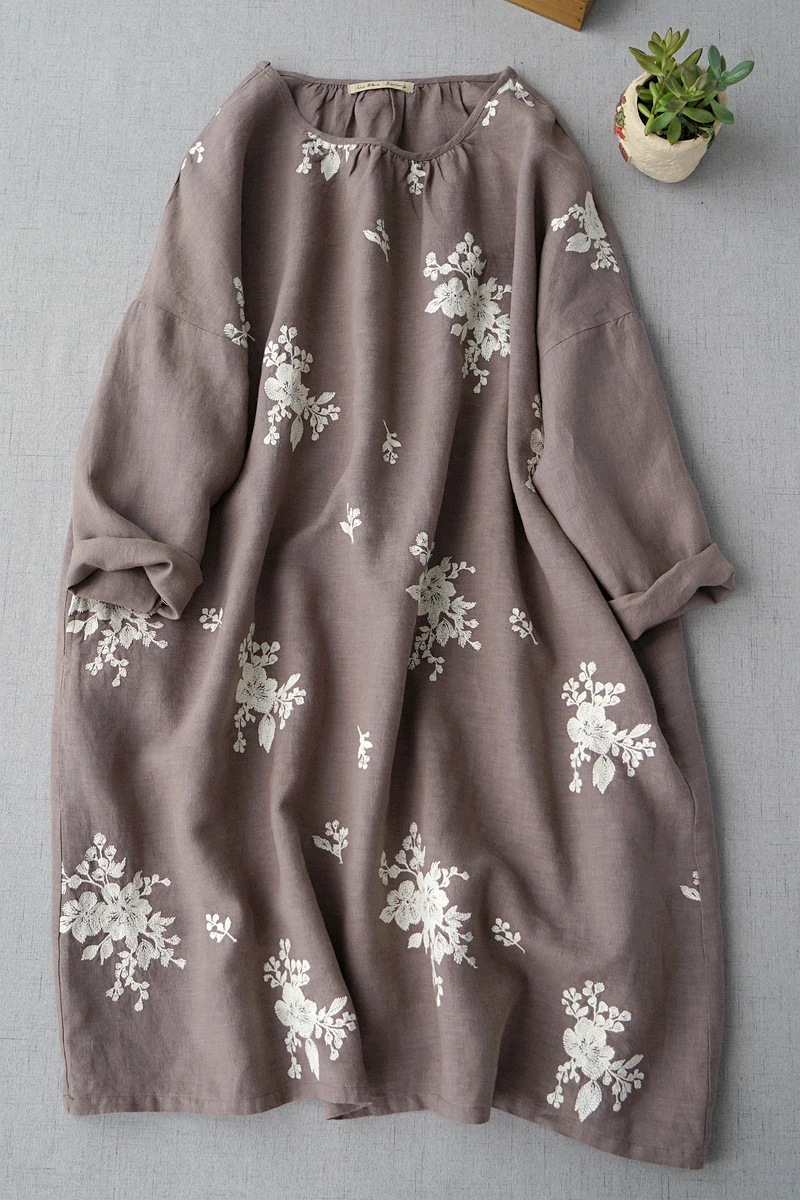 Spring Autumn Women All-match Ultra Loose Plus Size Mori Girls Japanese Style Exquisite Embroidery Linen Pullover Dress 3 Colors
Spring Autumn Women All-match Ultra Loose Plus Size Mori Girls Japanese Style Exquisite Embroidery Linen Pullover Dress 3 Colors