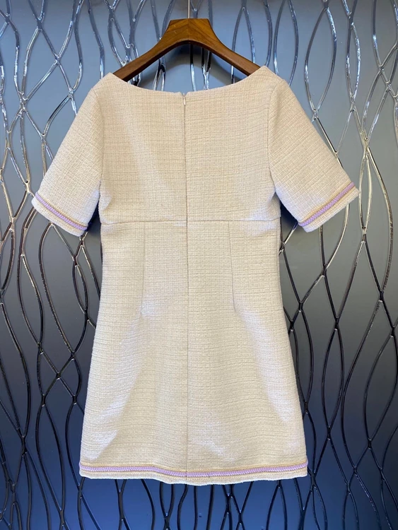 2020 autumn and winter new women's back neckline zipper decoration color matching woven border short-sleeved dress 1222
2020 autumn and winter new women's back neckline zipper decoration color matching woven border short-sleeved dress 1222
