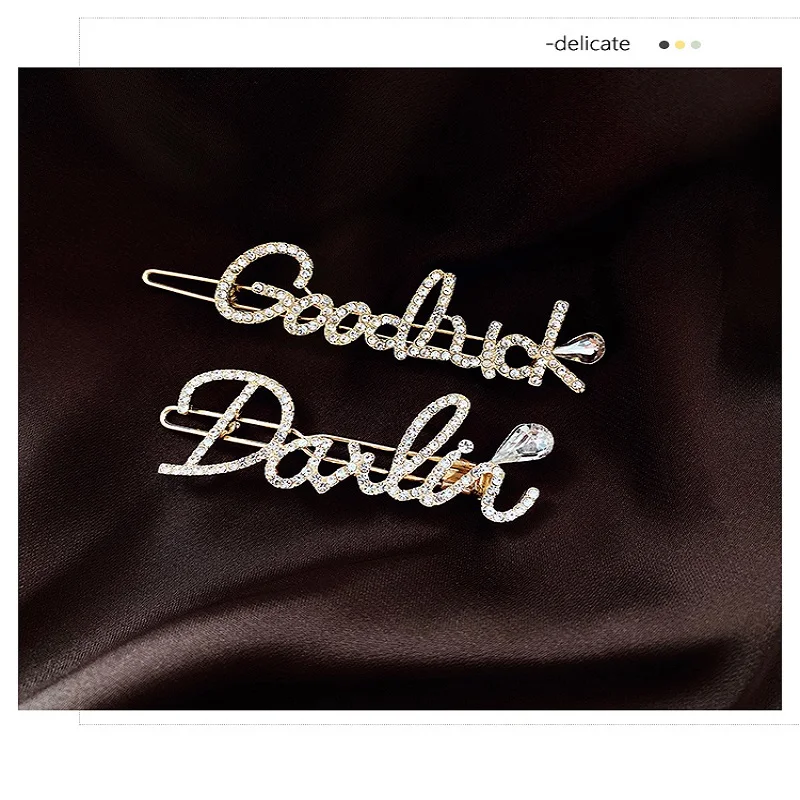 2021 New Small Fragrance Hair Clip Accessories Rhinestone Letter pin Female Pearl Net Red Top Bangs Headdress
2021 New Small Fragrance Hair Clip Accessories Rhinestone Letter pin Female Pearl Net Red Top Bangs Headdress